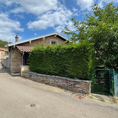 Maison Au Pied De La Roche Solutré-Pouilly Exterior photo