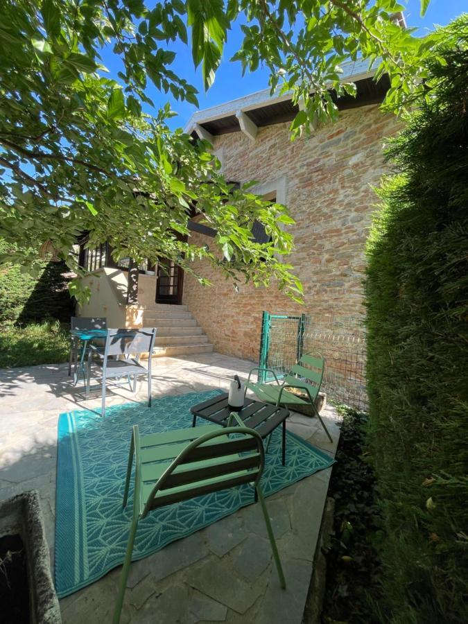 Maison Au Pied De La Roche Solutré-Pouilly Exterior photo